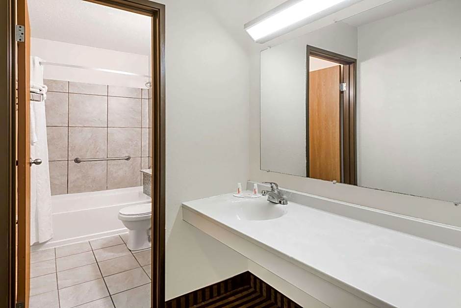 Super 8 by Wyndham La Vale/Cumberland Area