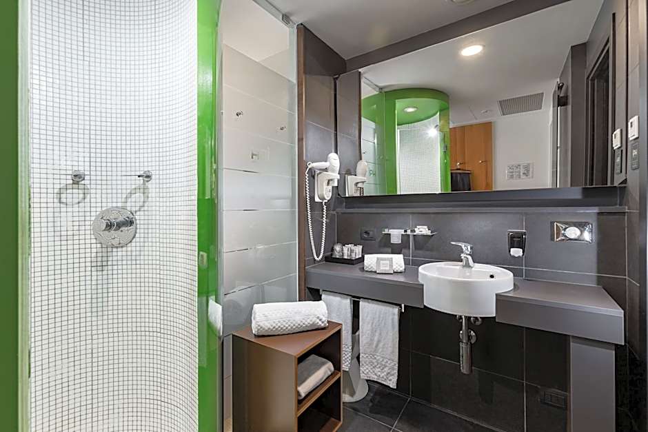 NEW IPOINT HOTEL