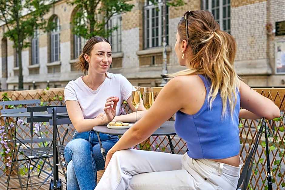 Hotel de Neuve by Happyculture