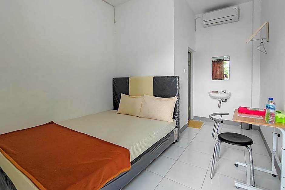 Shekinah Homestay & Cafe Waikabubak RedPartner
