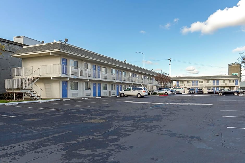 Motel 6 Hayward, CA - East Bay