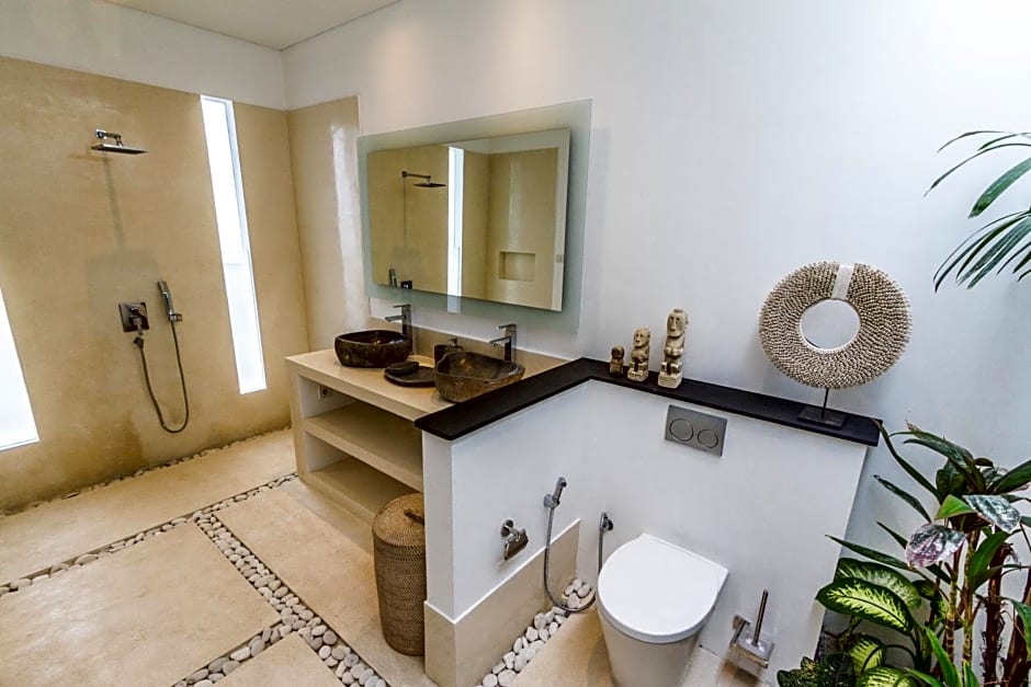 Villa Saha - Elegant 3-Bedroom in Seminyak