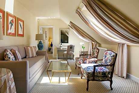 Family Room with Spa access