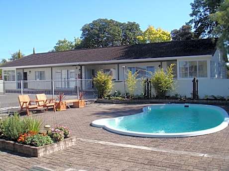 Acorn Estate Motel