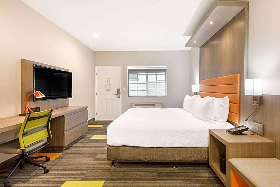 Rodeway Inn Near Melrose Ave