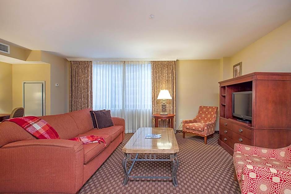 Clarion Collection Arlington Court Suites Hotel