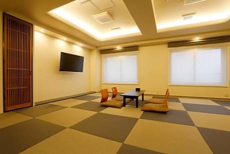Japanese-Style Family Room - Non-Smoking