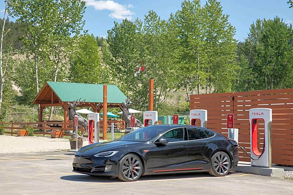 Travelodge by Wyndham Golden Sportsman Lodge