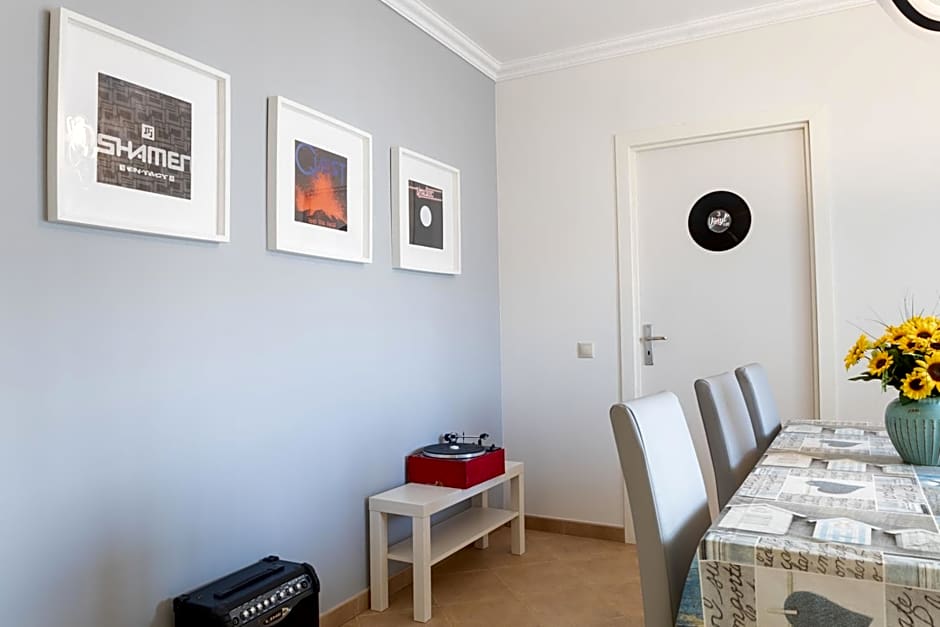 Vinyl Flat Bed & Breakfast - Rooms