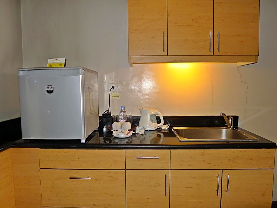 Baguio Burnham Suites Hotel