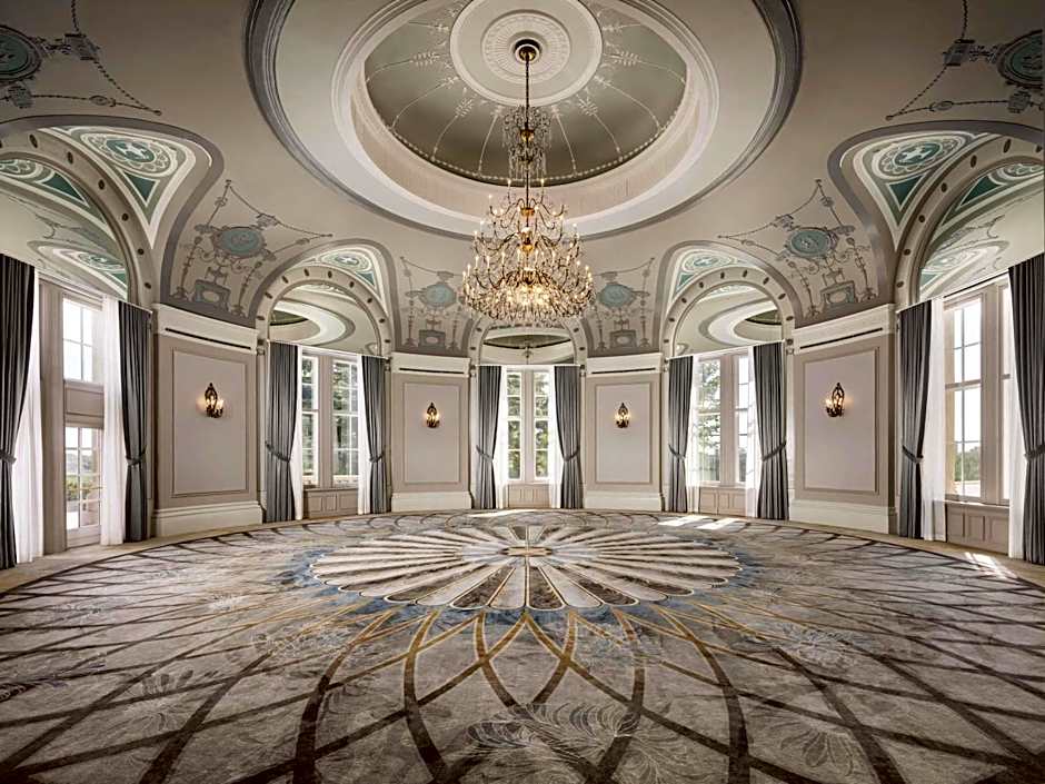 Fairmont Hotel Macdonald