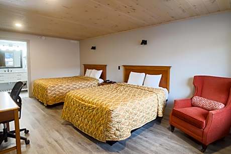 2 Queen Beds with River View