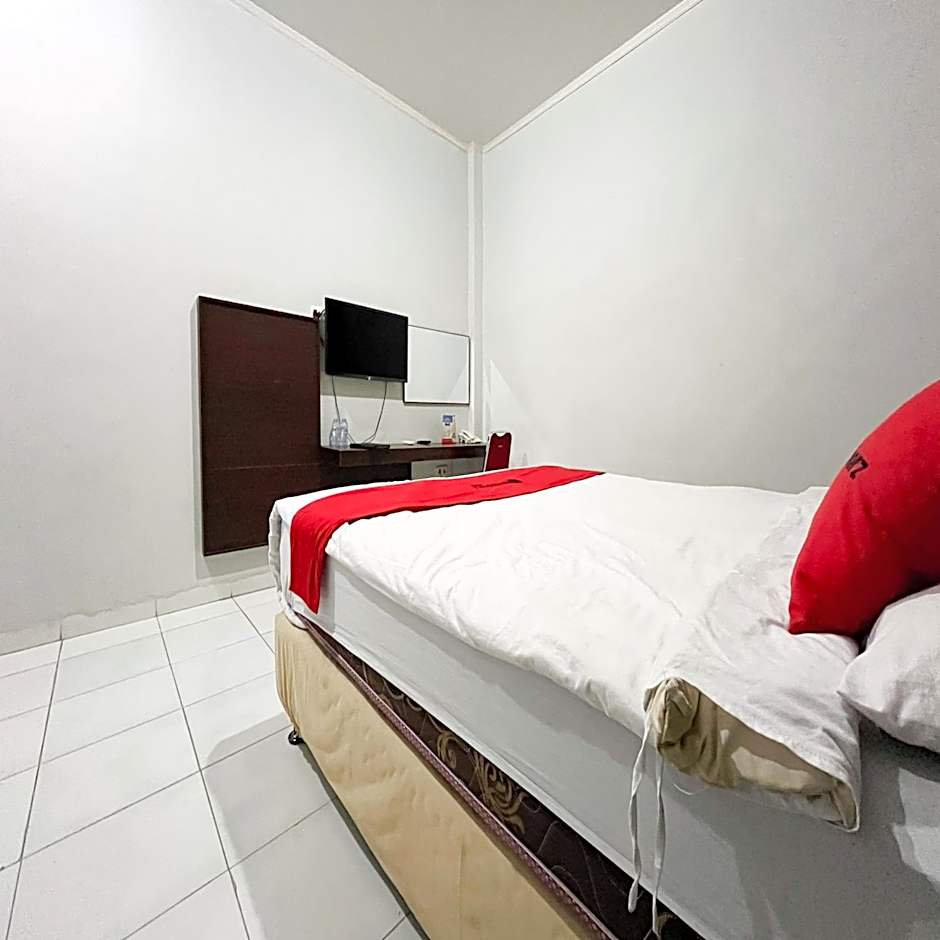 RedDoorz at Lucky Inn Panakukkang Makassar