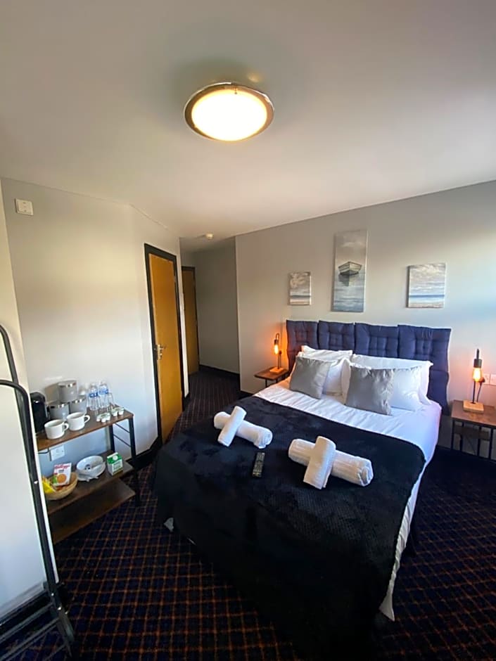 Bay view rooms at Mentone Hotel