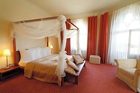 Deluxe Suite with Balcony