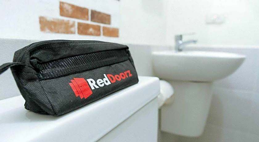 RedDoorz Plus @ Taman Madiun