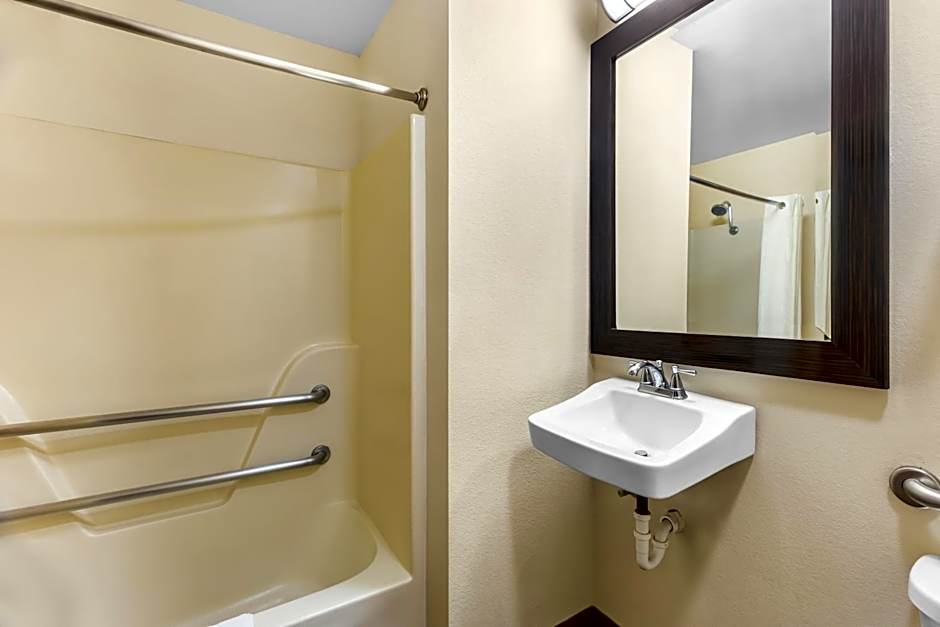 Travel Inn and Suites