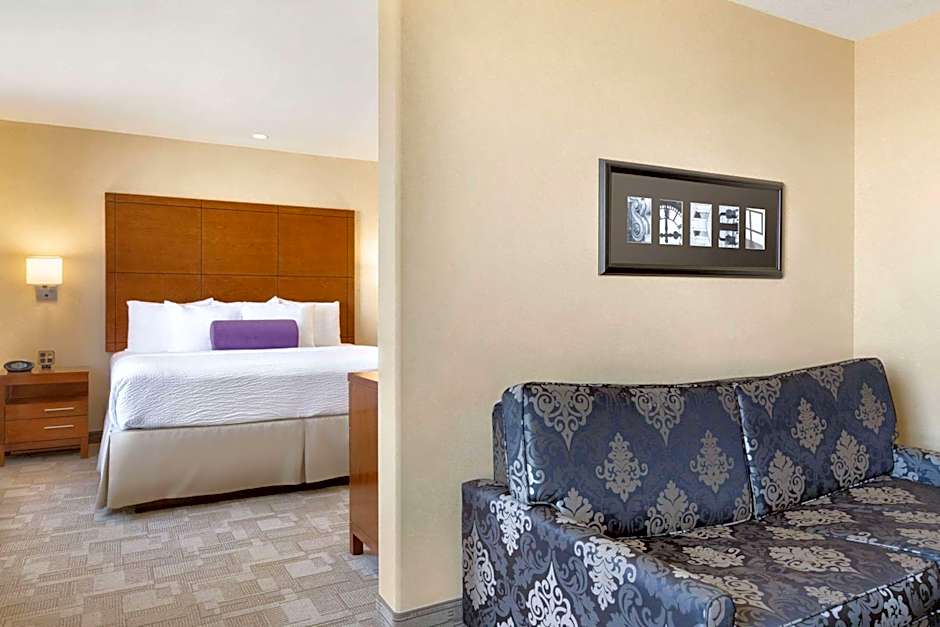 Days Inn by Wyndham Regina Airport West