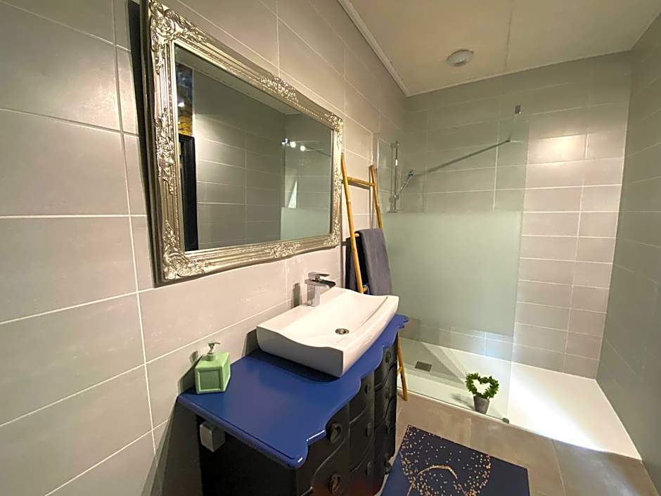 Ô Clair de Lune au cœur de Sarlat - Chambres climatisées - Parking privé - Piscine chauffée - Spa et massages