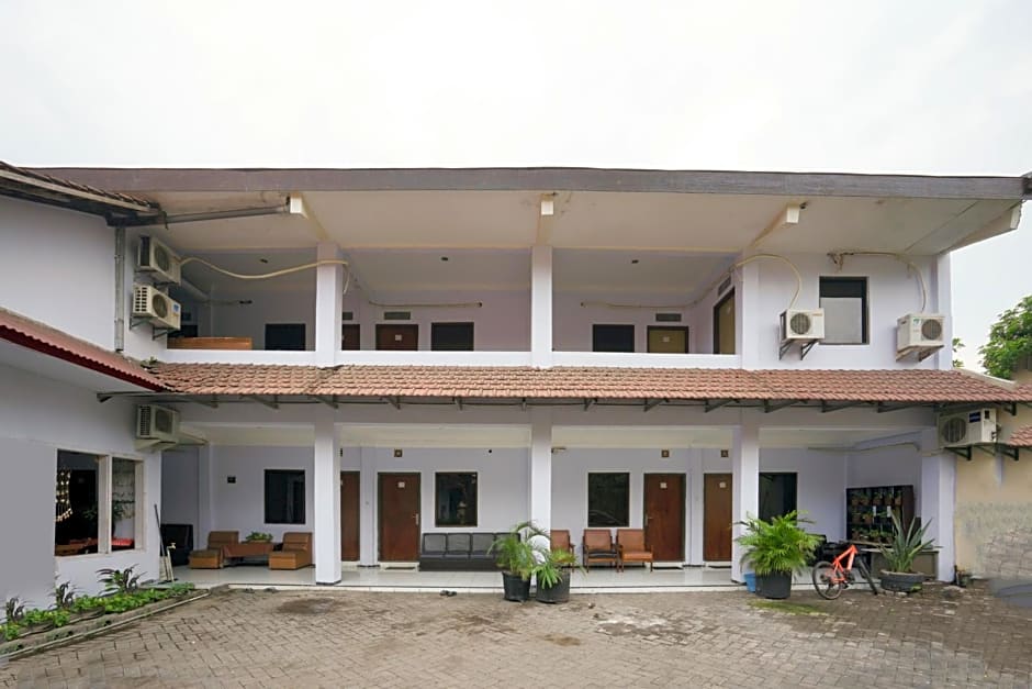 OYO 2003 Female Guest House