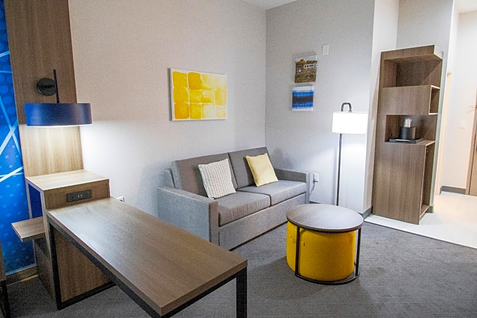 Comfort Inn & Suites