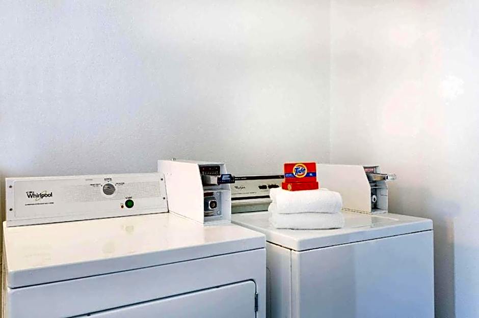 Super 8 by Wyndham Lexington Park/California Area