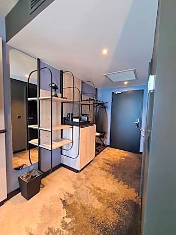 Privilege King Room with Armchair