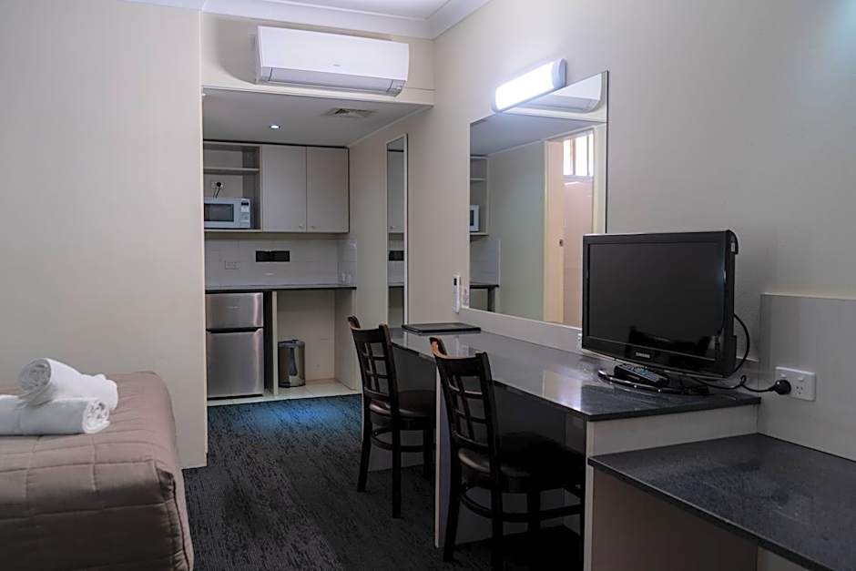 Golden West Motor Inn