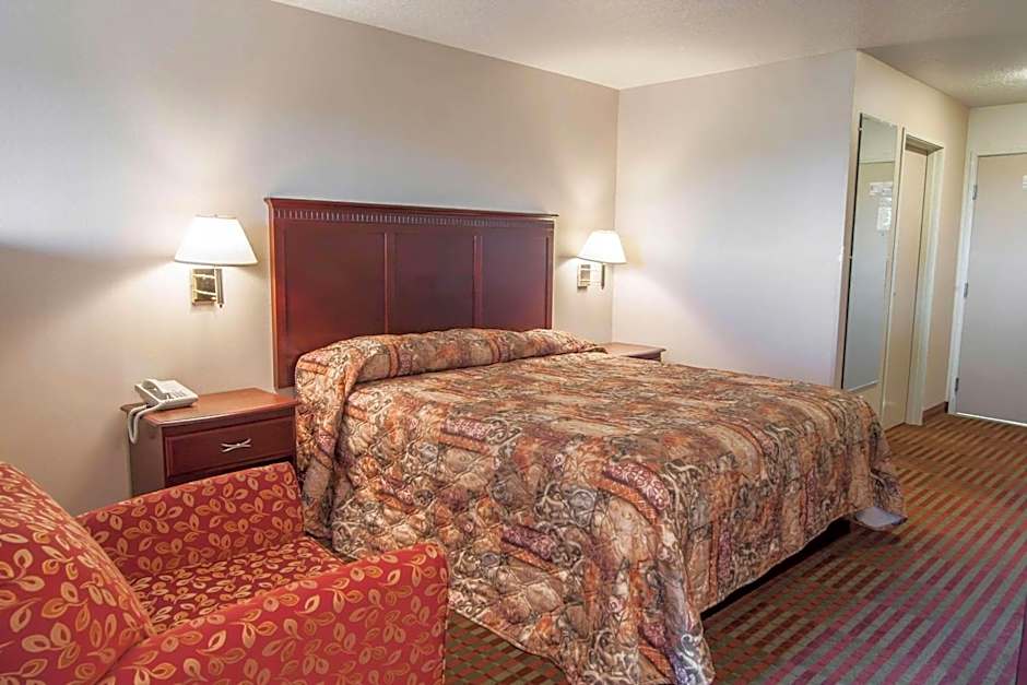 Bridgeway Inn & Suites