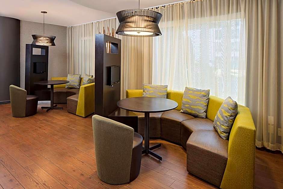 Courtyard by Marriott Long Island MacArthur Airport