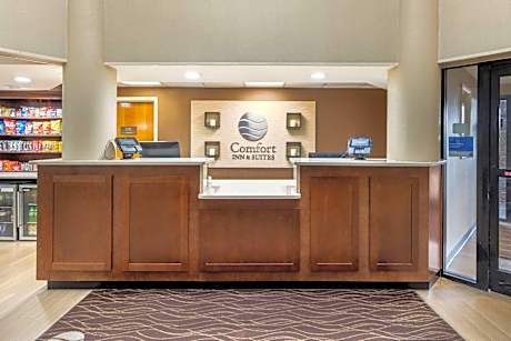 Comfort Inn & Suites Hamilton Place