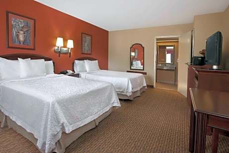 Days Inn & Suites by Wyndham Tyler