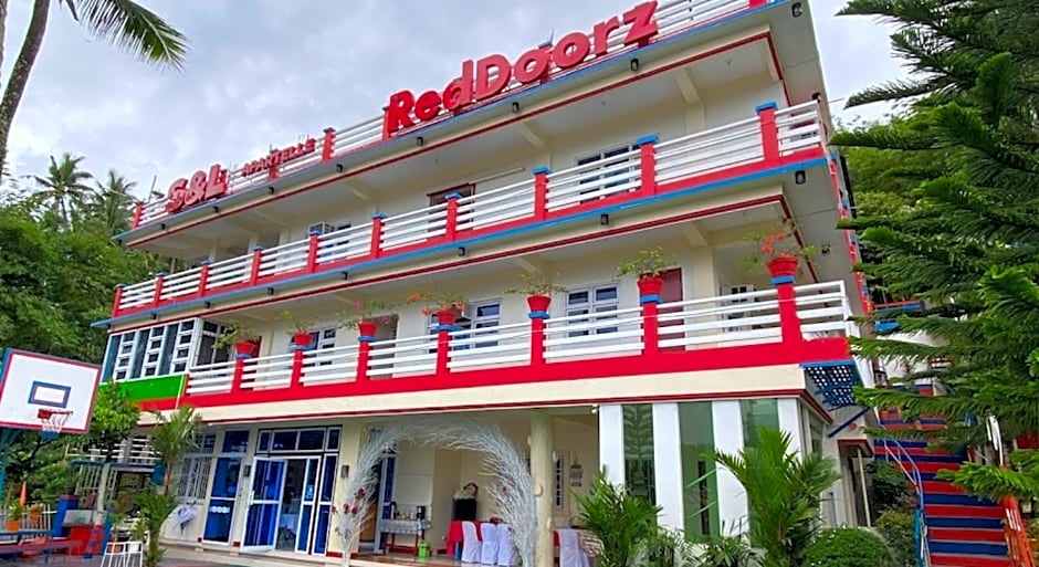 RedDoorz @ S & L Apartelle Daraga Albay