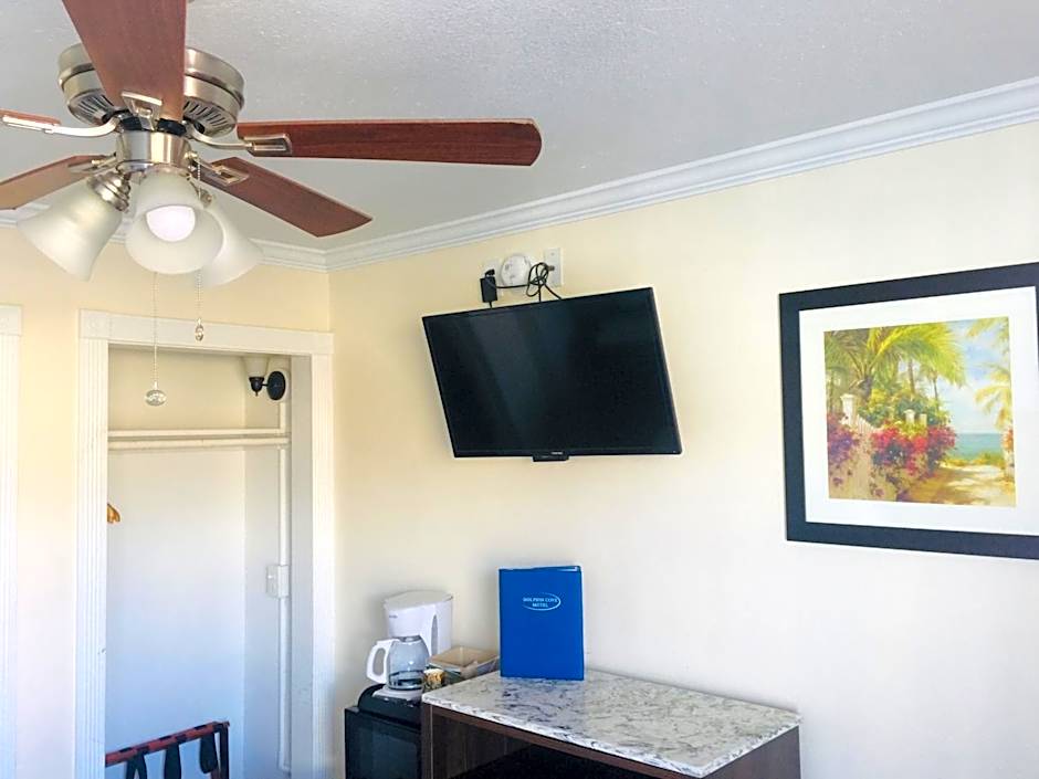 Dolphin Cove Motel