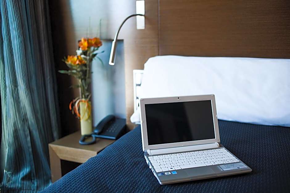 täCH Madrid Airport