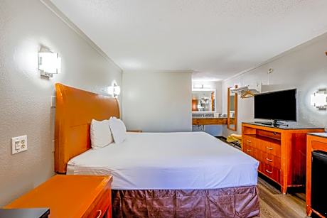 Queen Bed Non-Smoking
