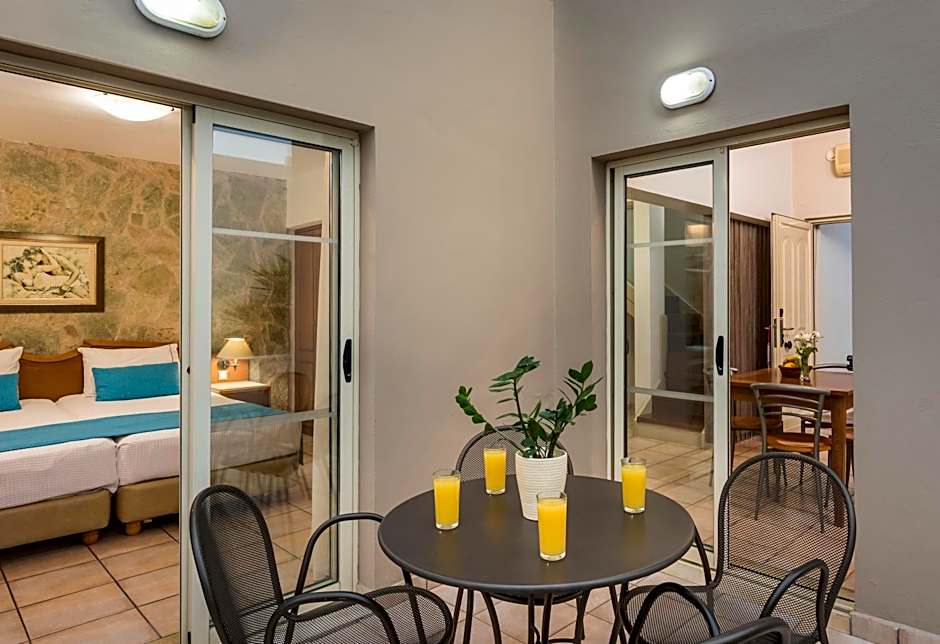 Elotis Suites