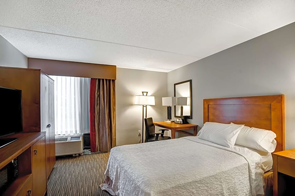 Hampton Inn By Hilton Norfolk-Naval Base