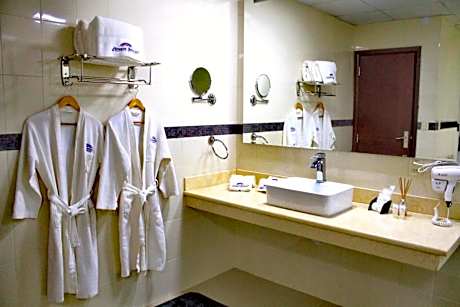 Deluxe Suite with Spa Bath