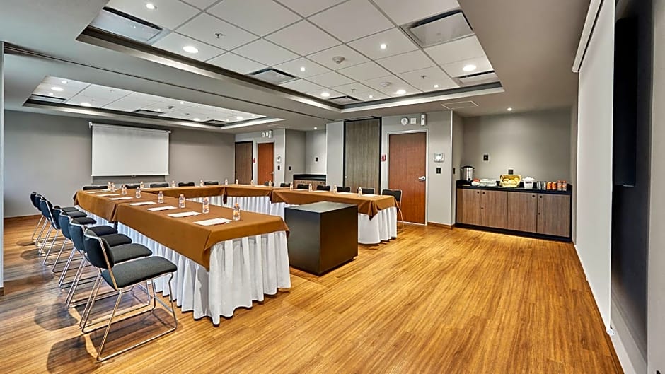 City Express Suites by Marriott Queretaro
