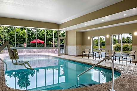 2 QUEENS MOBILITY/HEARING ACCESS TUB NOSMOK