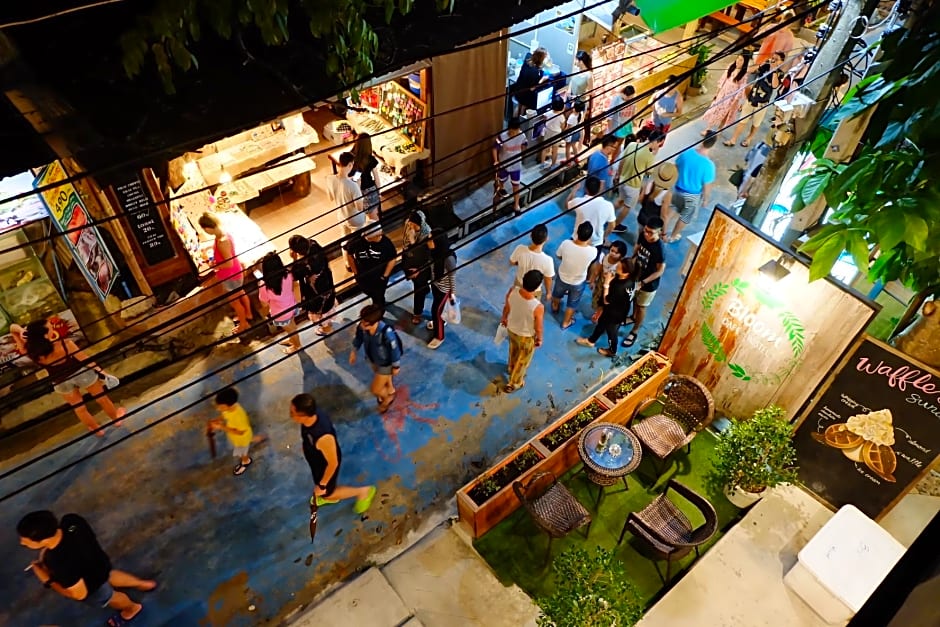 Lipe - Bloom Cafe and Hostel