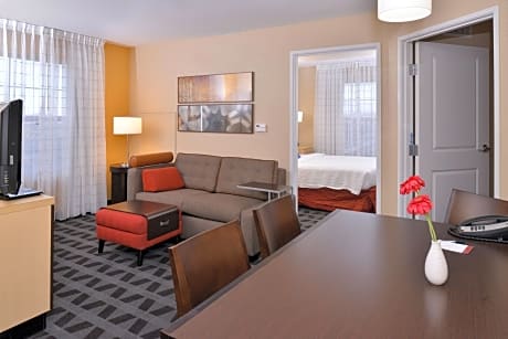 Suite, 2 Bedrooms (Mobility/Hearing Accessible, Tub) (2 Double Beds)