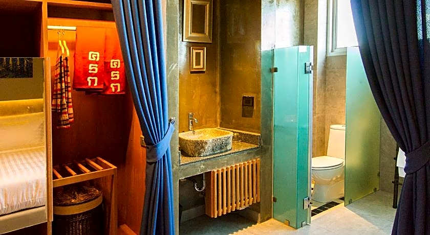 Kroque Boutique and Bistro Hotel