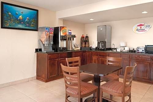Super 8 by Wyndham Clearwater/US Hwy 19 N