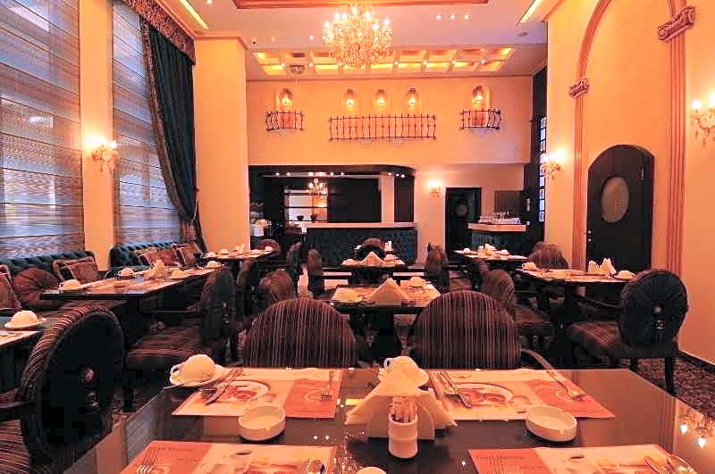 Queens Suite Hotel