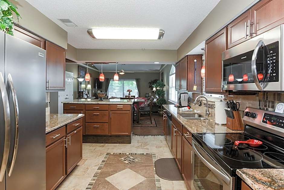 Luxury Condos at Thousand Hills - Heart of Branson - Beautifully remodeled - Spacious and Affordable