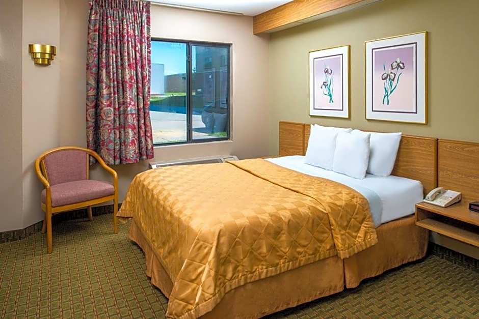 OYO Hotel Lincoln Airport NE, Hwy 80