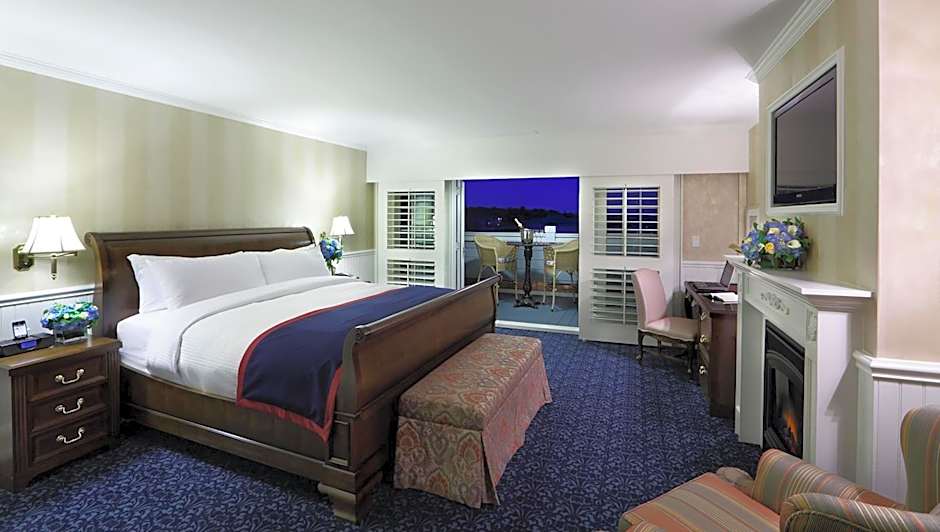 Madison Beach Hotel Curio Collection by Hilton