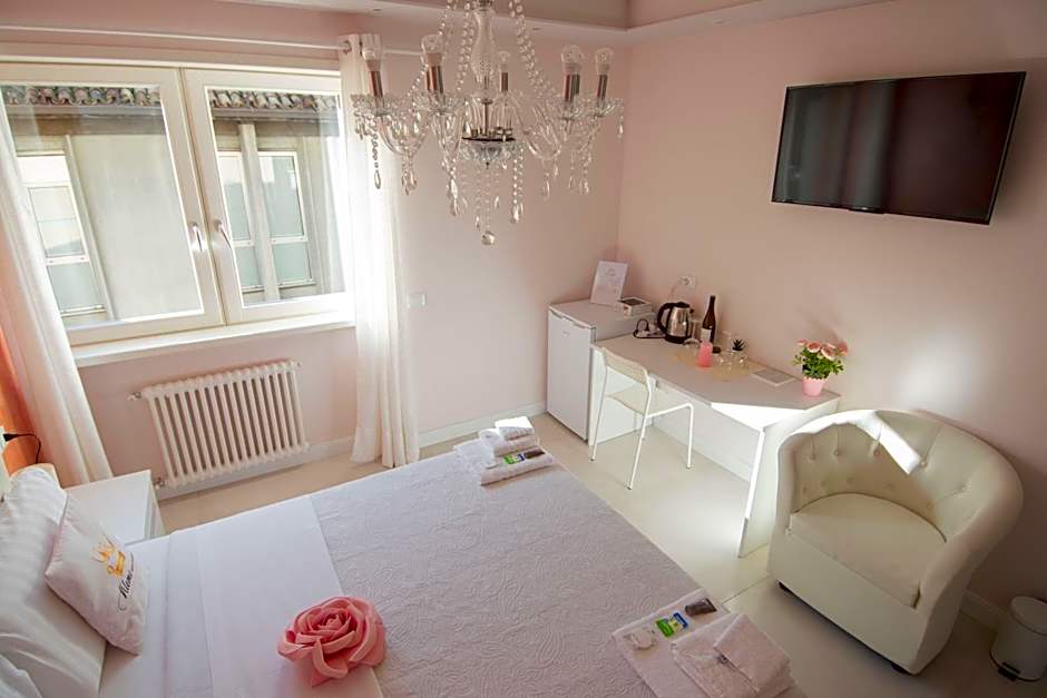 Klemi, rooms in old town Dolomia best home Check in automatico